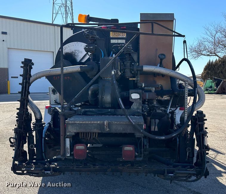 image for item LT9072 2000 Sterling L7500  oil distributor truck