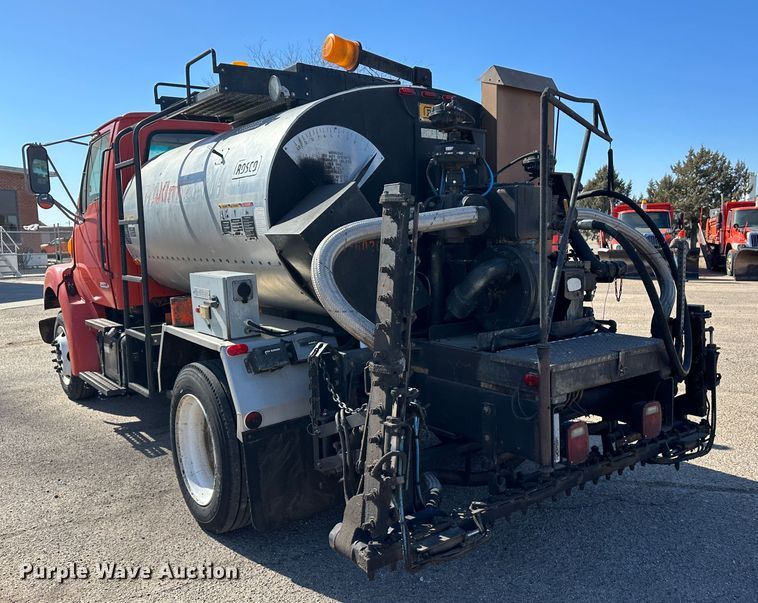 image for item LT9072 2000 Sterling L7500  oil distributor truck