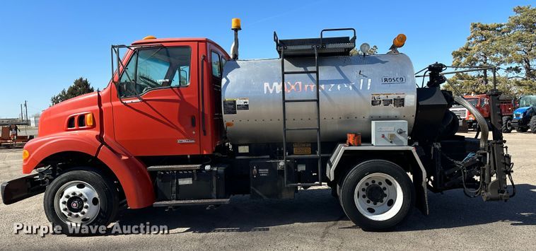 image for item LT9072 2000 Sterling L7500  oil distributor truck