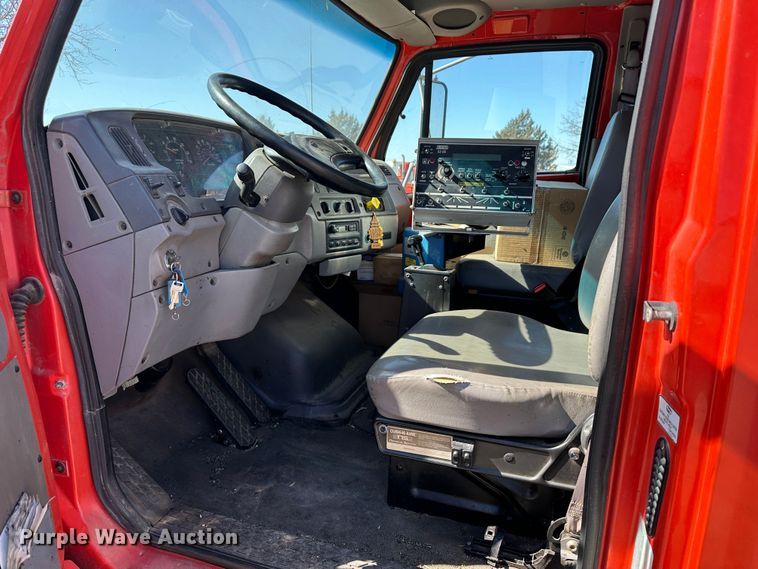 image for item LT9072 2000 Sterling L7500  oil distributor truck