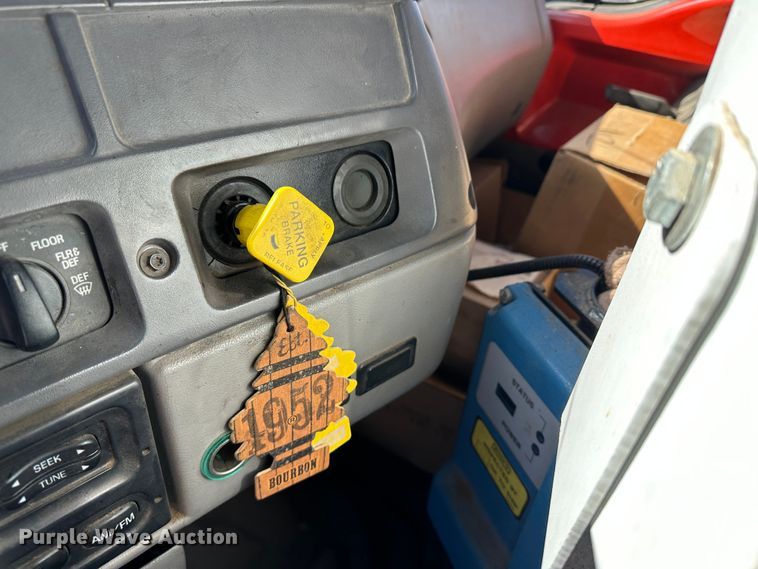 image for item LT9072 2000 Sterling L7500  oil distributor truck