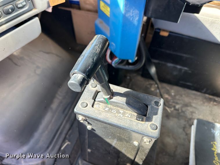 image for item LT9072 2000 Sterling L7500  oil distributor truck