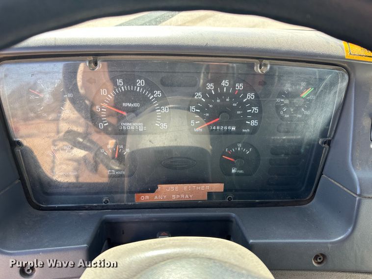 image for item LT9072 2000 Sterling L7500  oil distributor truck