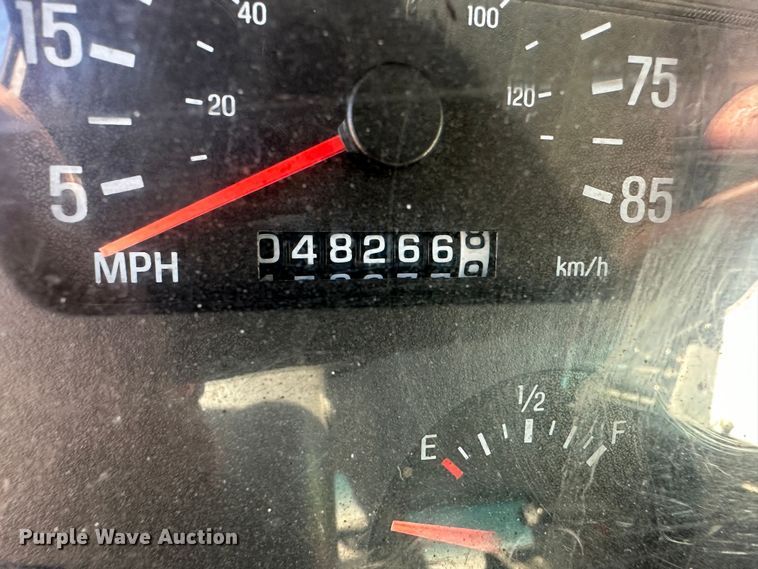 image for item LT9072 2000 Sterling L7500  oil distributor truck