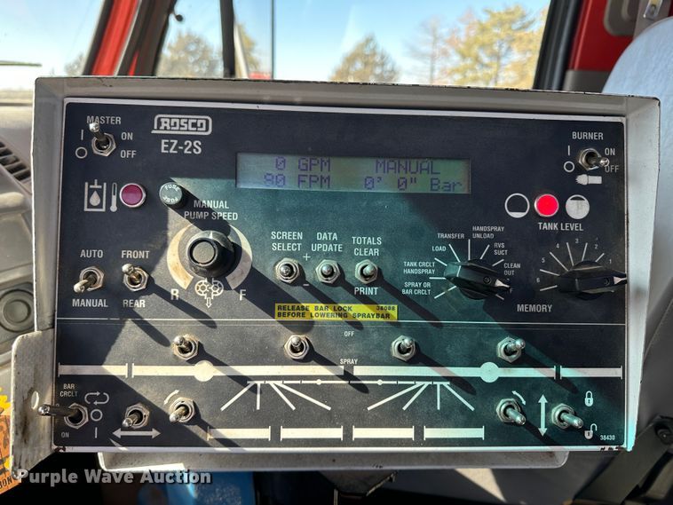 image for item LT9072 2000 Sterling L7500  oil distributor truck