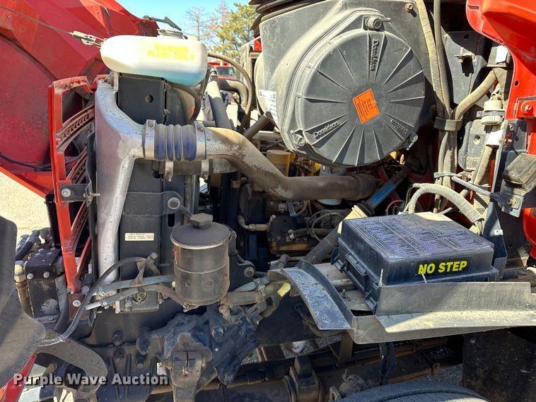 image for item LT9072 2000 Sterling L7500  oil distributor truck