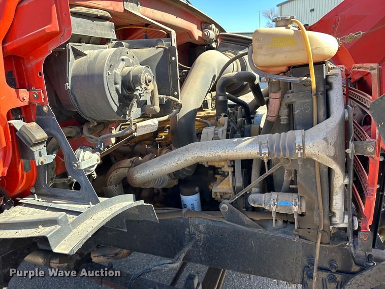 image for item LT9072 2000 Sterling L7500  oil distributor truck