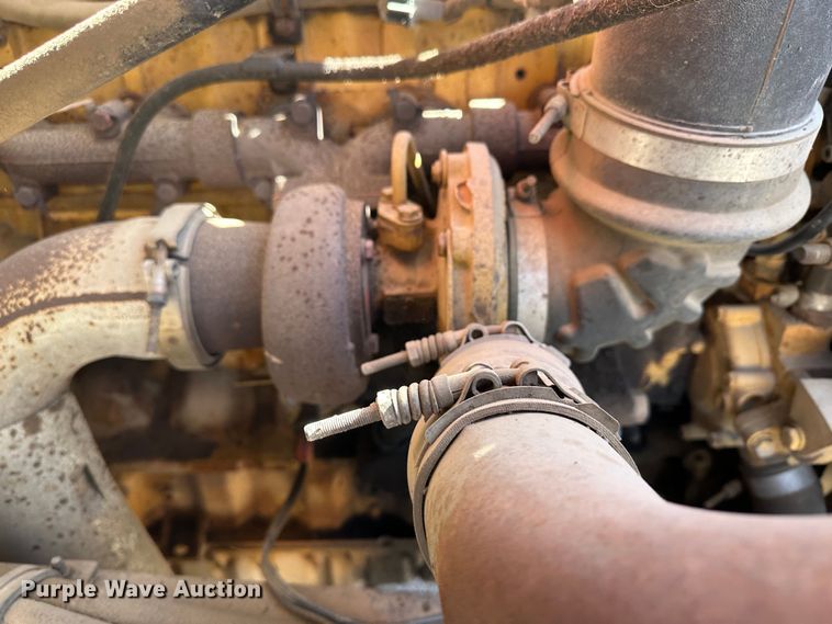 image for item LT9072 2000 Sterling L7500  oil distributor truck