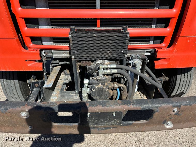 image for item LT9072 2000 Sterling L7500  oil distributor truck