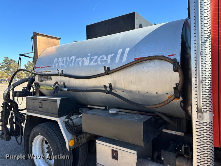 image for item LT9072 2000 Sterling L7500  oil distributor truck