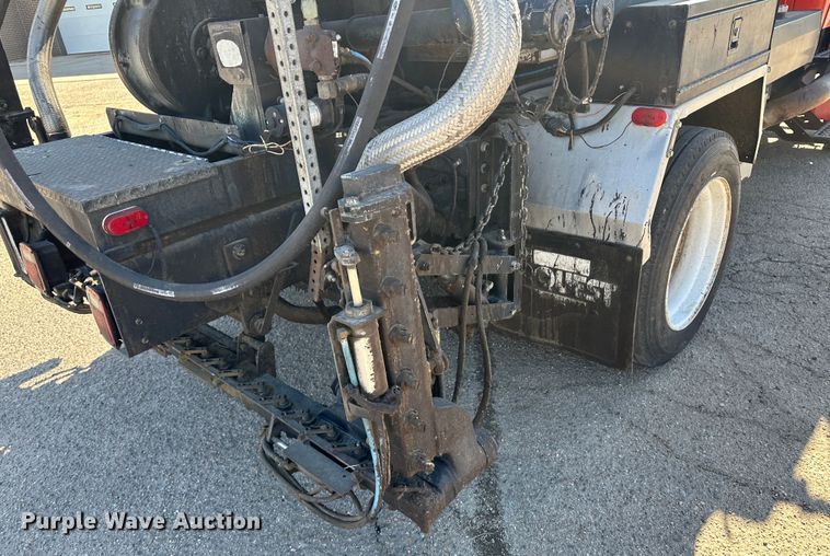 image for item LT9072 2000 Sterling L7500  oil distributor truck