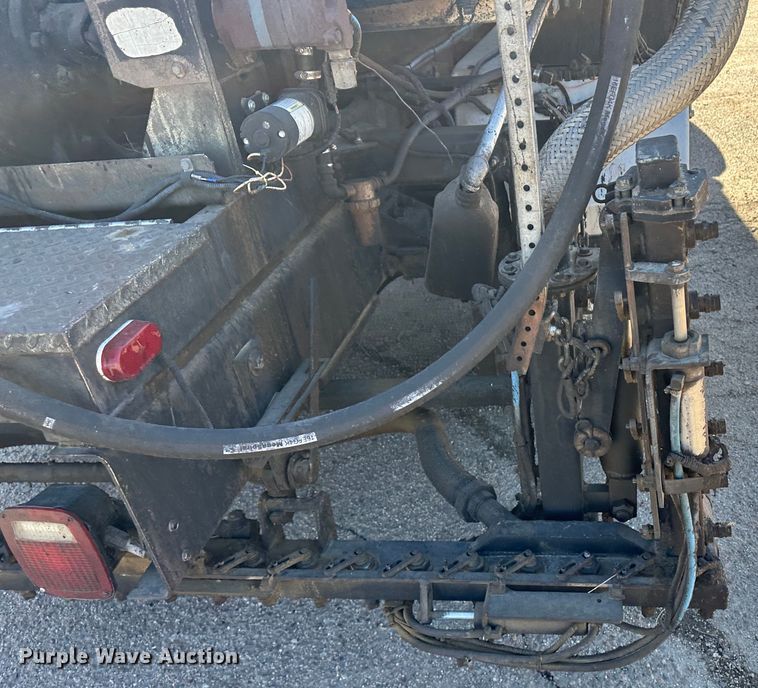 image for item LT9072 2000 Sterling L7500  oil distributor truck