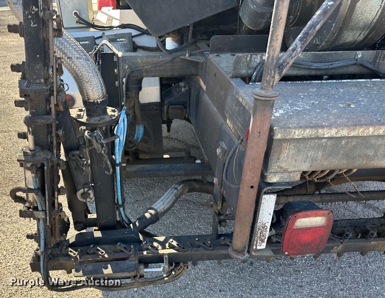 image for item LT9072 2000 Sterling L7500  oil distributor truck