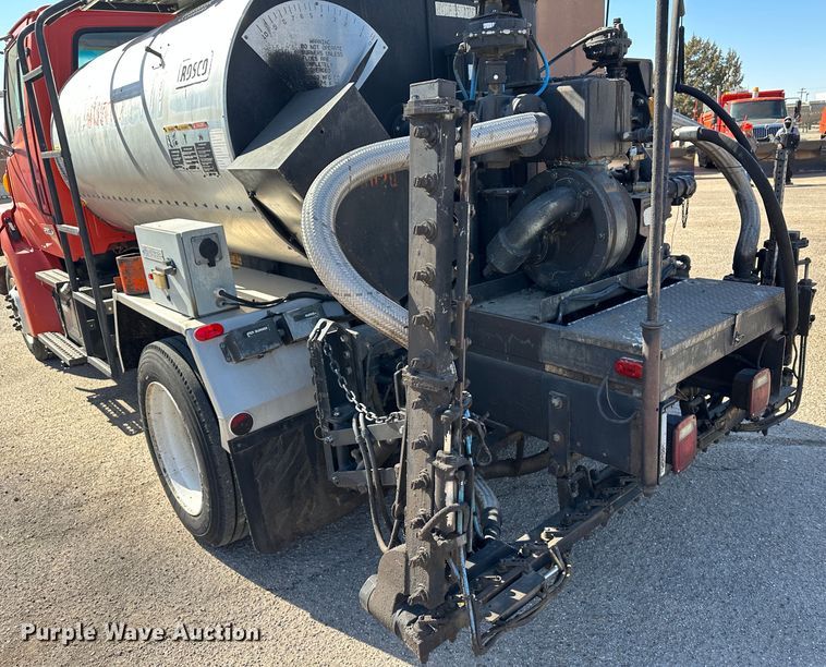 image for item LT9072 2000 Sterling L7500  oil distributor truck