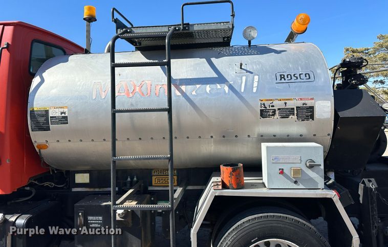 image for item LT9072 2000 Sterling L7500  oil distributor truck