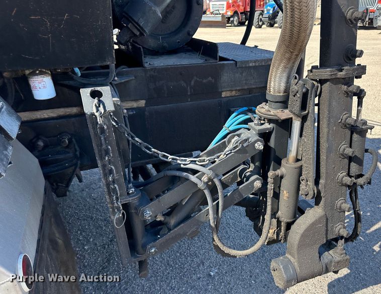 image for item LT9072 2000 Sterling L7500  oil distributor truck