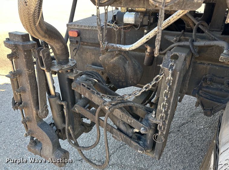 image for item LT9072 2000 Sterling L7500  oil distributor truck