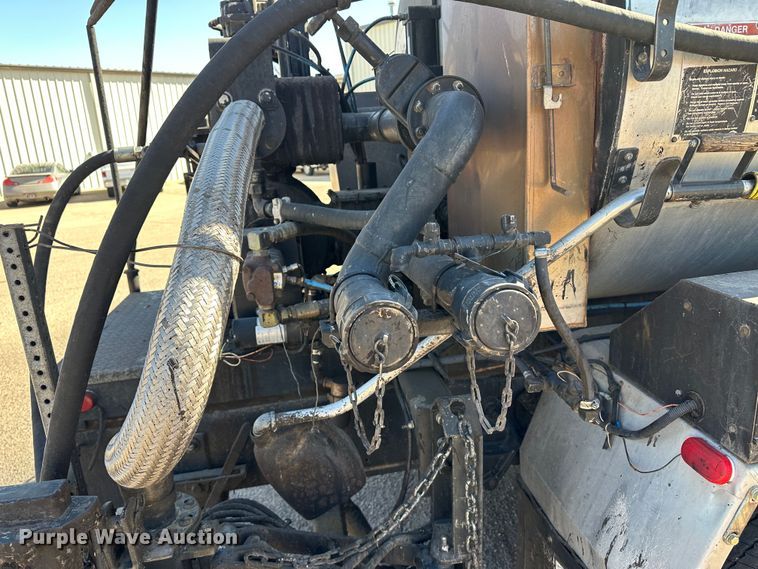 image for item LT9072 2000 Sterling L7500  oil distributor truck