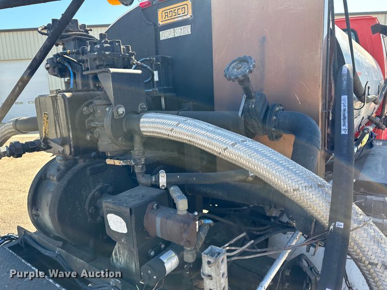 image for item LT9072 2000 Sterling L7500  oil distributor truck