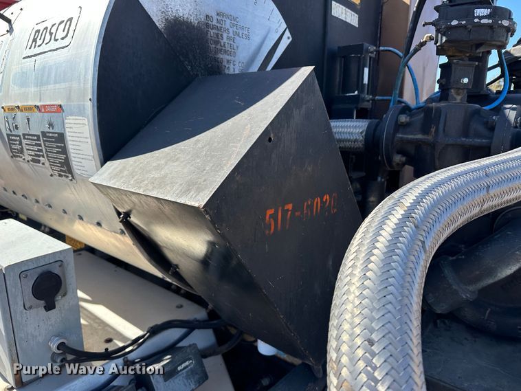 image for item LT9072 2000 Sterling L7500  oil distributor truck