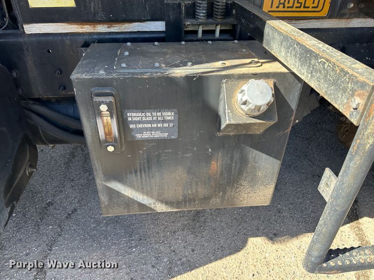 image for item LT9072 2000 Sterling L7500  oil distributor truck