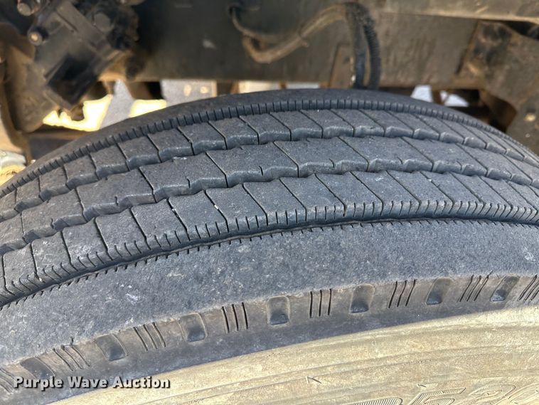 image for item LT9072 2000 Sterling L7500  oil distributor truck