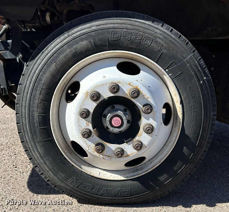 image for item LT9072 2000 Sterling L7500  oil distributor truck