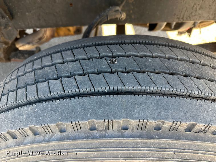 image for item LT9072 2000 Sterling L7500  oil distributor truck