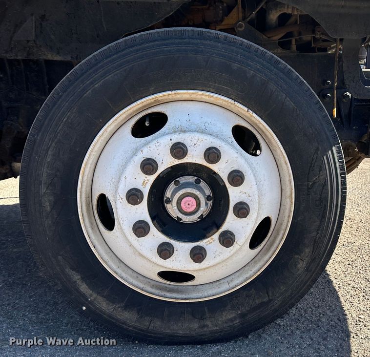 image for item LT9072 2000 Sterling L7500  oil distributor truck