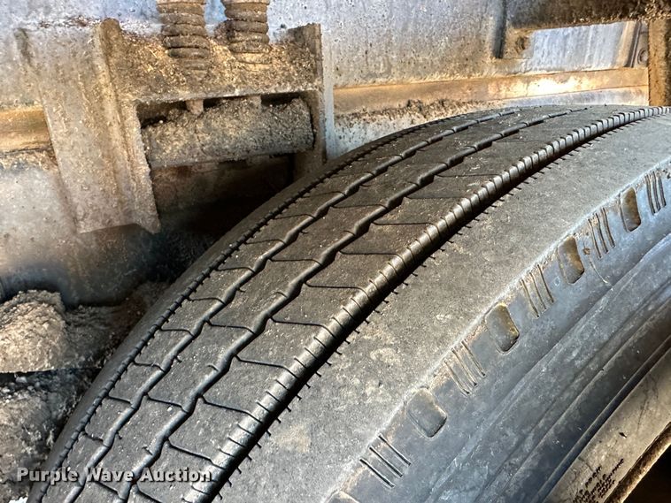 image for item LT9072 2000 Sterling L7500  oil distributor truck