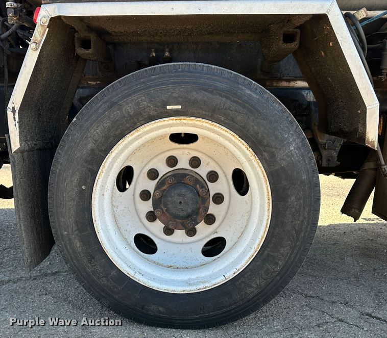 image for item LT9072 2000 Sterling L7500  oil distributor truck