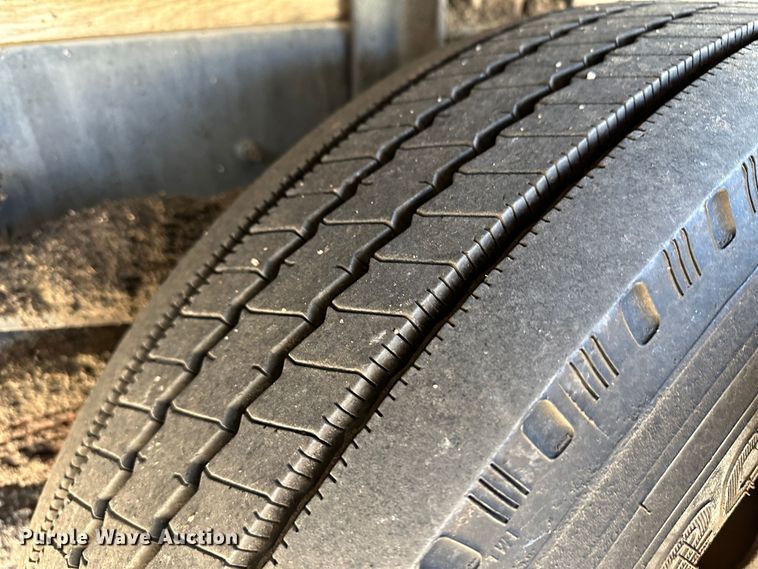 image for item LT9072 2000 Sterling L7500  oil distributor truck