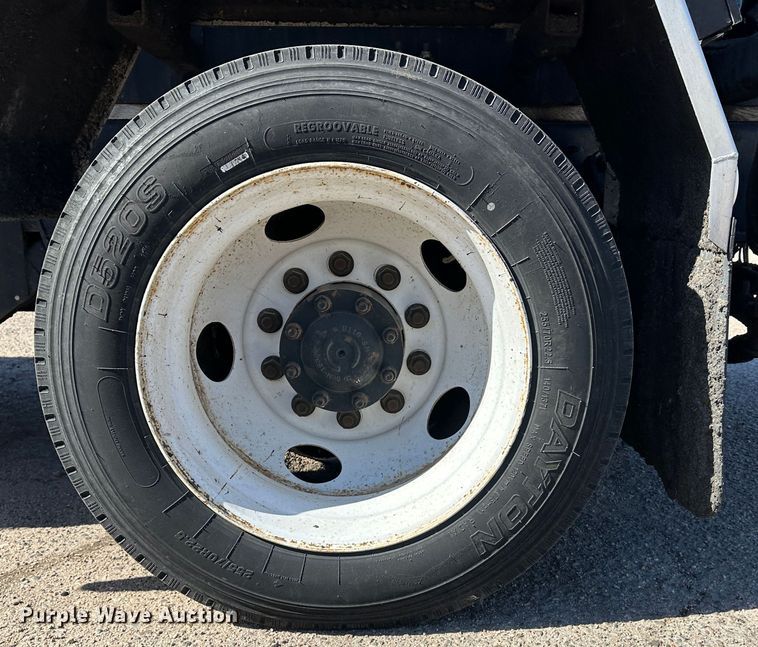 image for item LT9072 2000 Sterling L7500  oil distributor truck