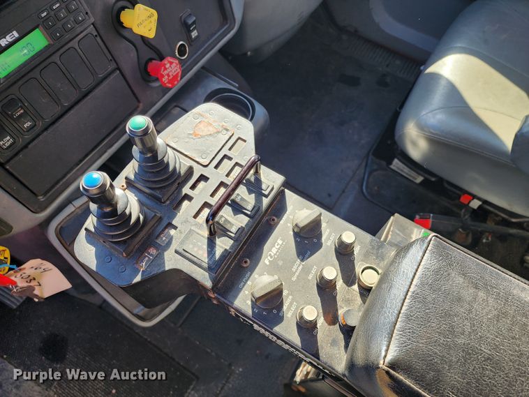 image for item LT9485 2007 International 7400  dump truck