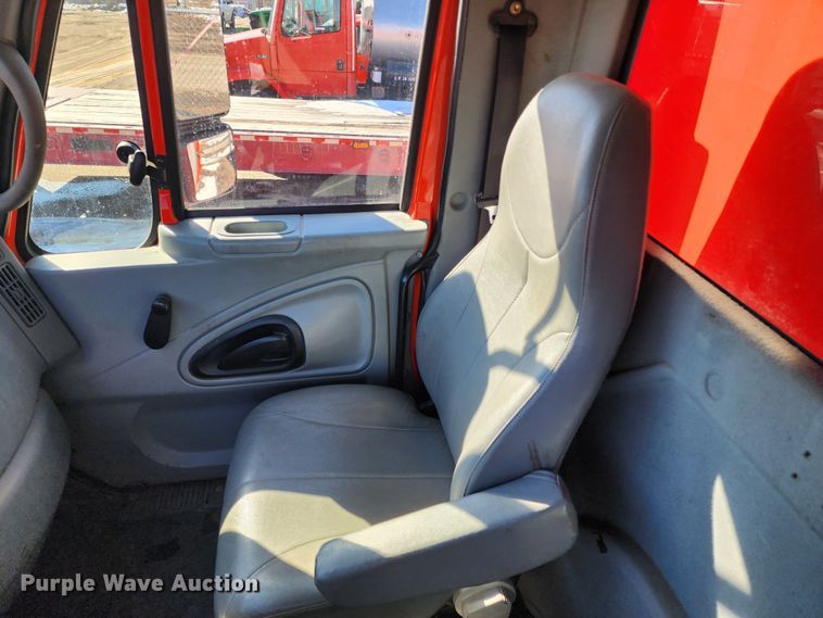 image for item LT9485 2007 International 7400  dump truck