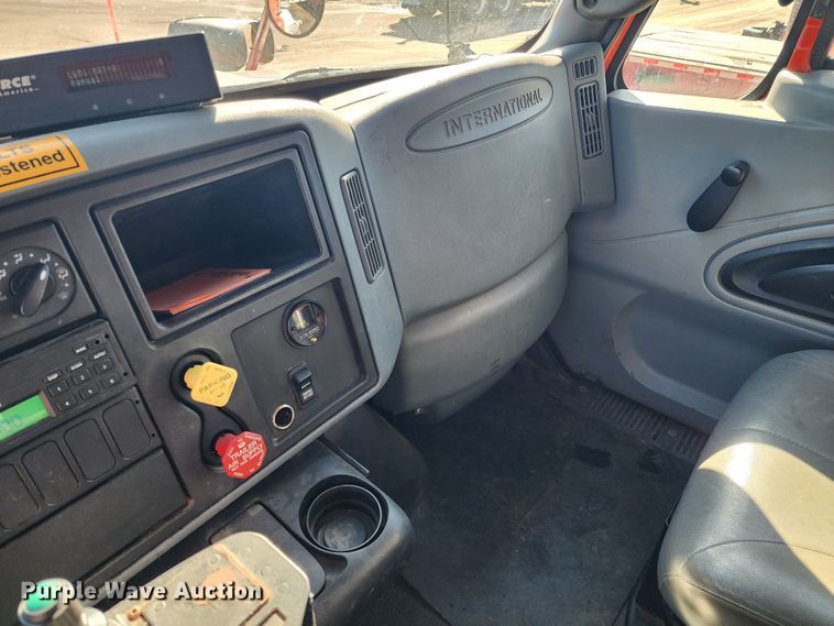 image for item LT9485 2007 International 7400  dump truck