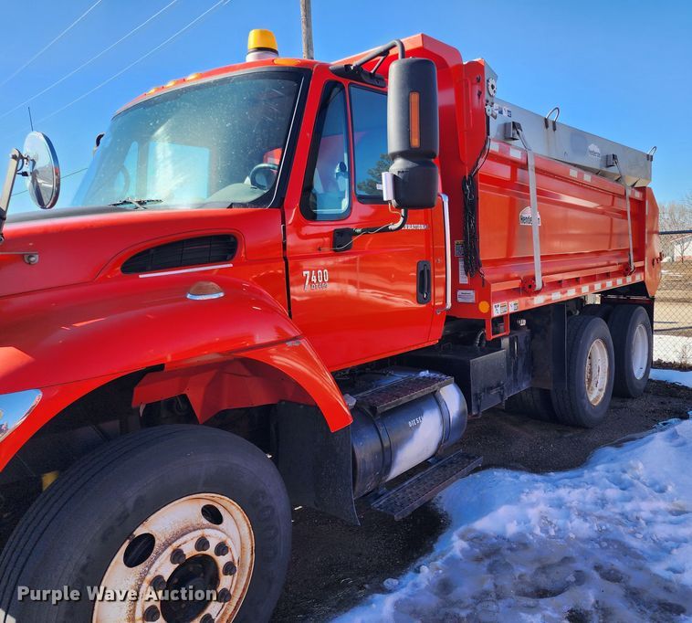 image for item LT9485 2007 International 7400  dump truck