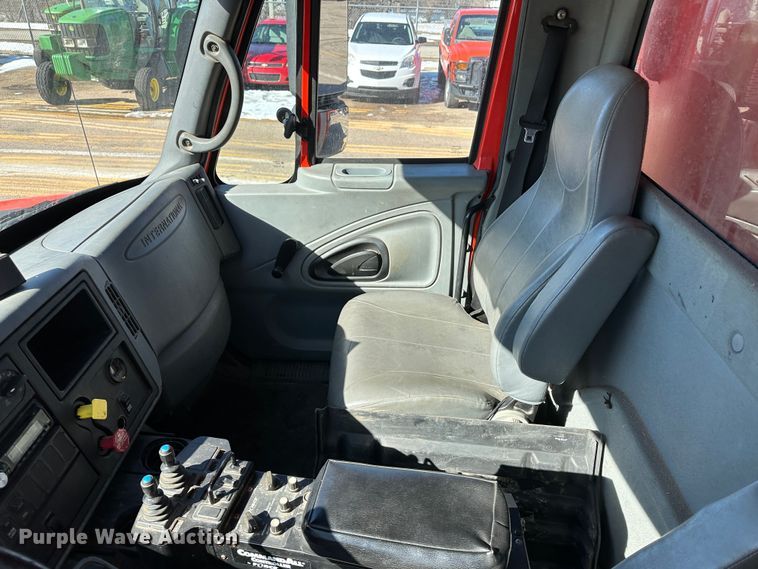 image for item LT9486 2007 International 7400  dump truck