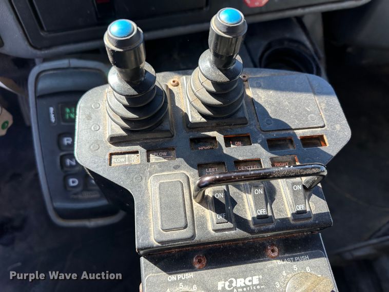 image for item LT9486 2007 International 7400  dump truck