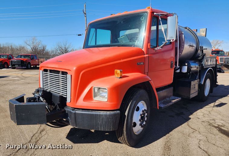 image for item LT9488 2002 Freightliner FL60  oil distributor truck