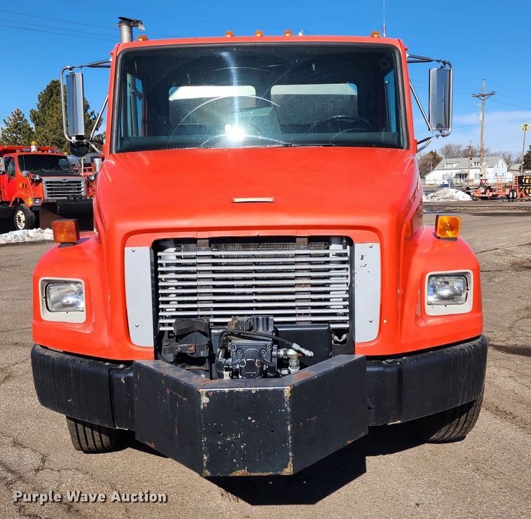 image for item LT9488 2002 Freightliner FL60  oil distributor truck