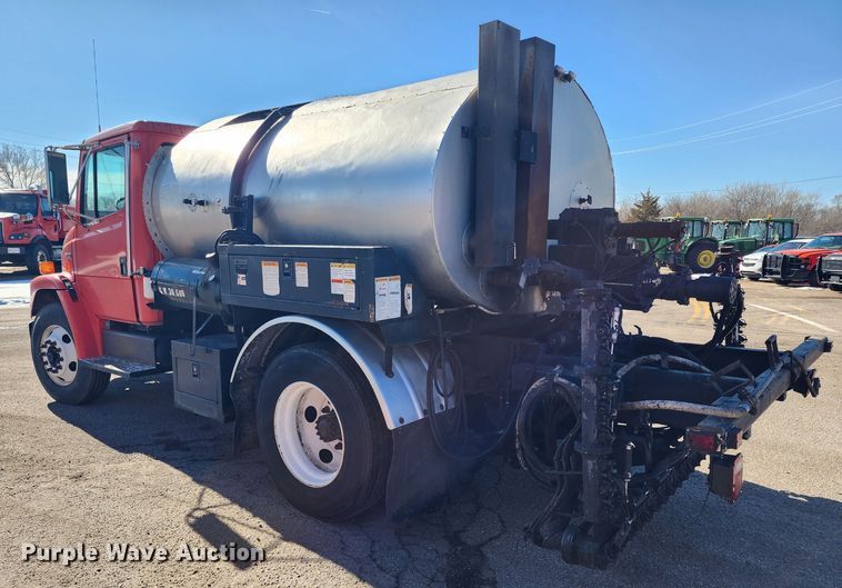 image for item LT9488 2002 Freightliner FL60  oil distributor truck