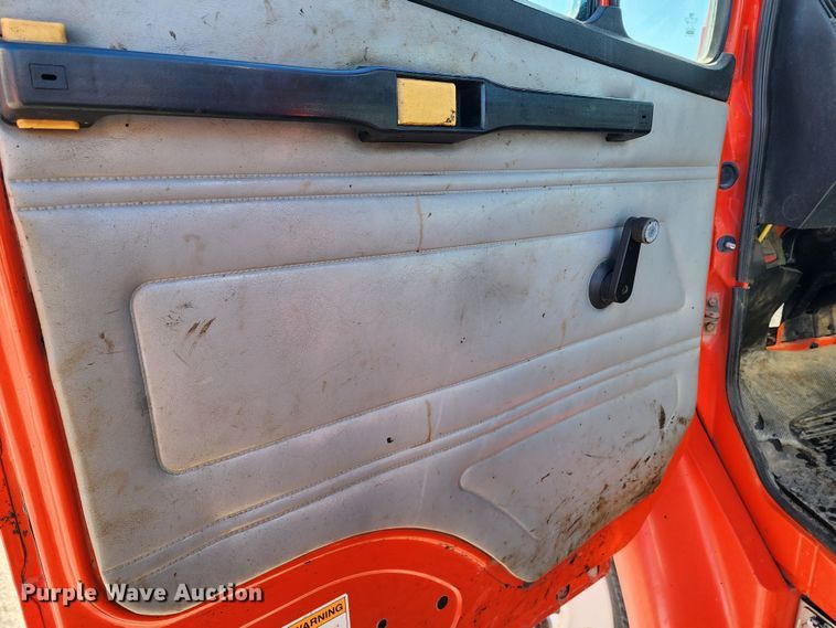 image for item LT9488 2002 Freightliner FL60  oil distributor truck