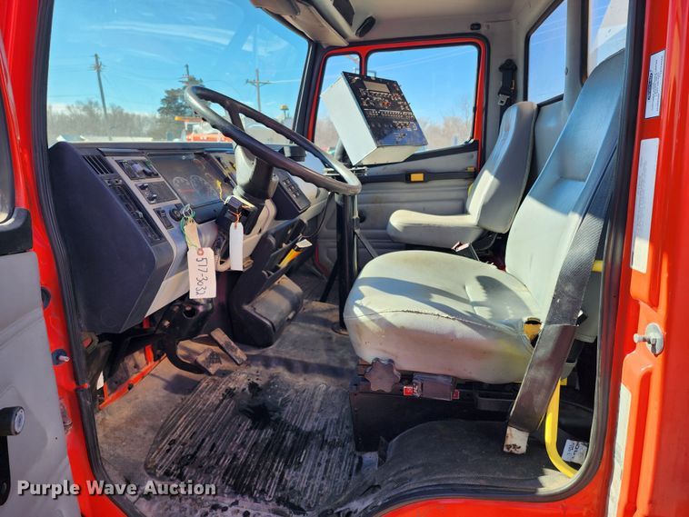 image for item LT9488 2002 Freightliner FL60  oil distributor truck