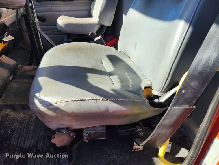 image for item LT9488 2002 Freightliner FL60  oil distributor truck