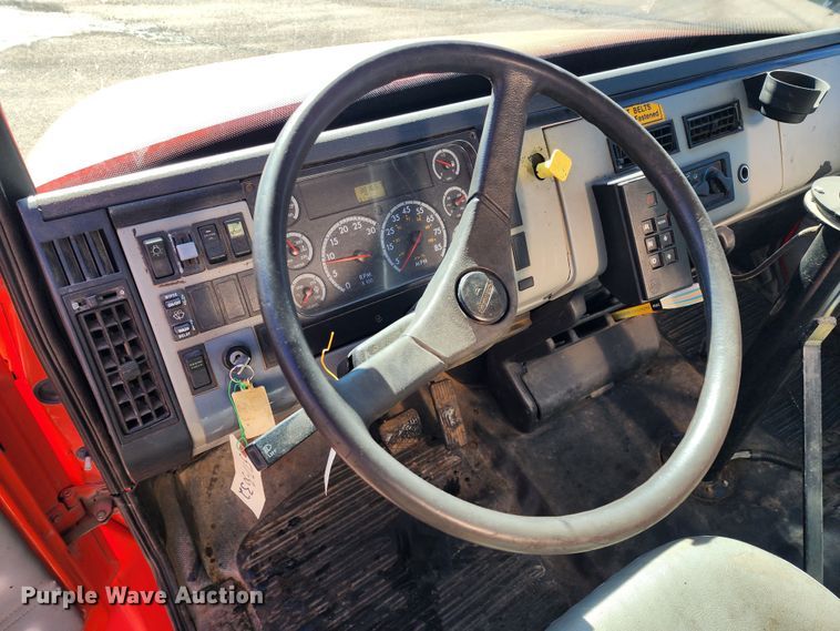 image for item LT9488 2002 Freightliner FL60  oil distributor truck