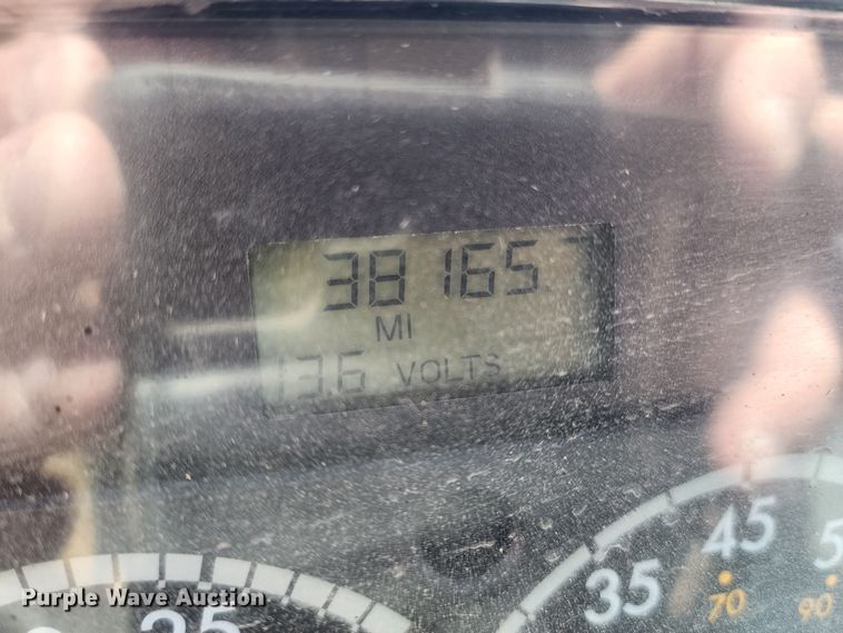 image for item LT9488 2002 Freightliner FL60  oil distributor truck