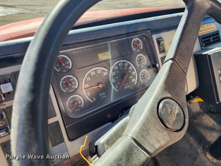 image for item LT9488 2002 Freightliner FL60  oil distributor truck