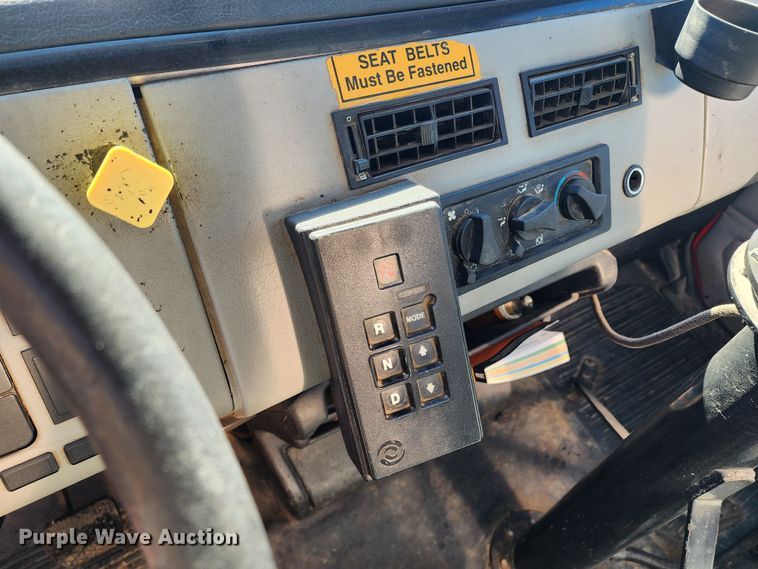 image for item LT9488 2002 Freightliner FL60  oil distributor truck