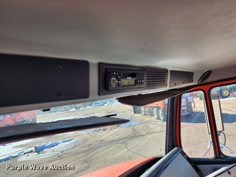 image for item LT9488 2002 Freightliner FL60  oil distributor truck